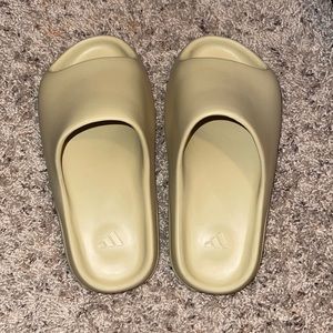 YEEZY SLIDES‼️